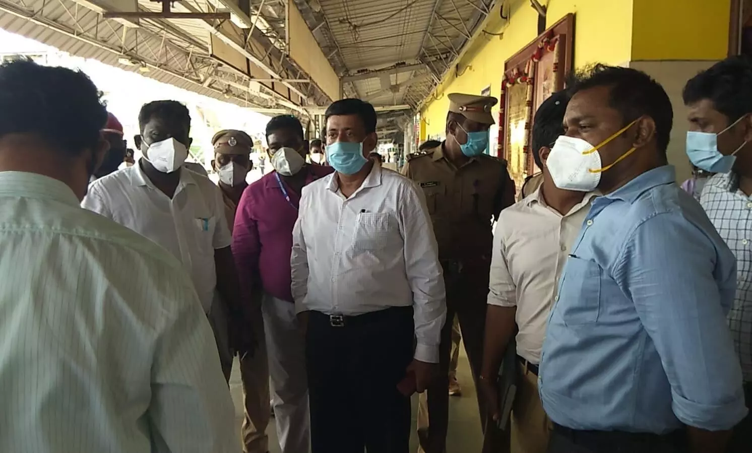 திருச்சி கோட்ட ரயில்வே மேலாளர் கும்பகோணம் ரயில் நிலையத்தில் ஆய்வு திருச்சி கோட்ட ரயில்வே மேலாளர் கும்பகோணம் ரயில் நிலையத்தில் ஆய்வு